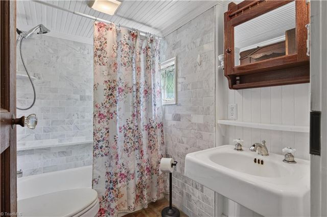 2067 Bethlehem Church Road NE, Floyd, VA 24091