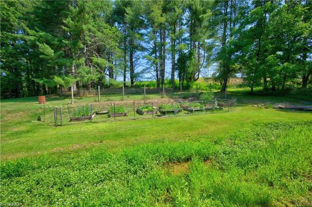 2067 Bethlehem Church Road NE, Floyd, VA 24091