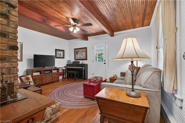 2067 Bethlehem Church Road NE, Floyd, VA 24091