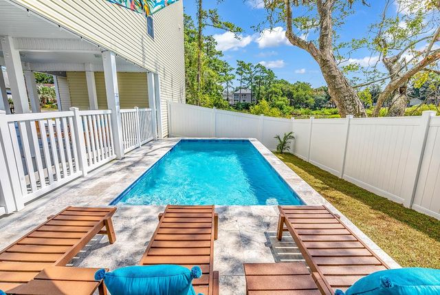 495 Rosemary Ln., North Myrtle Beach, SC 29582