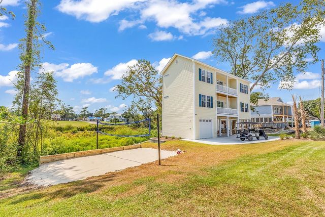 495 Rosemary Ln., North Myrtle Beach, SC 29582