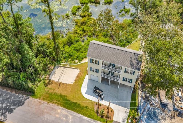 495 Rosemary Ln., North Myrtle Beach, SC 29582