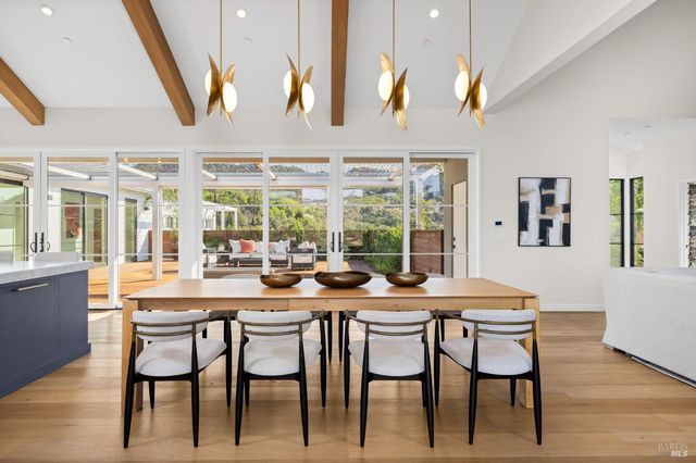 987 Mark West Springs Rd, Santa Rosa, CA 95404