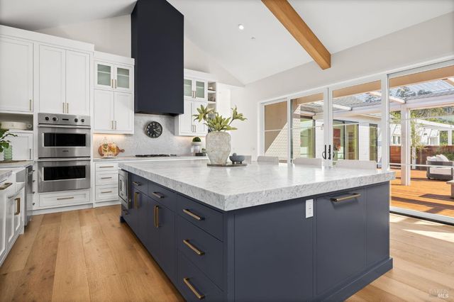 987 Mark West Springs Rd, Santa Rosa, CA 95404