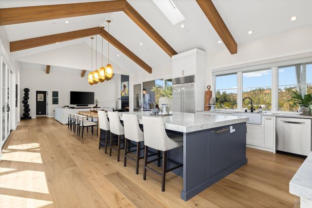 987 Mark West Springs Rd, Santa Rosa, CA 95404