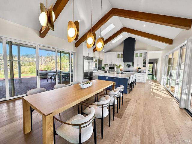 987 Mark West Springs Rd, Santa Rosa, CA 95404