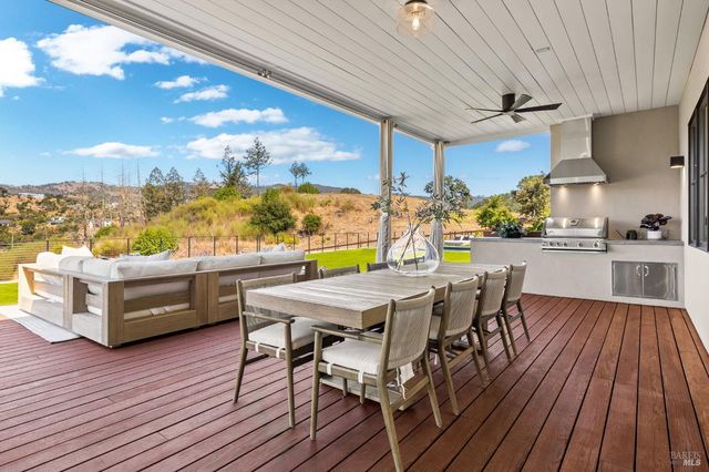 987 Mark West Springs Rd, Santa Rosa, CA 95404