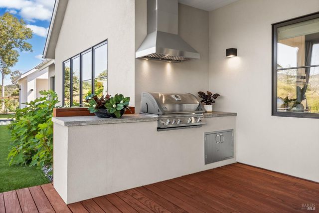 987 Mark West Springs Rd, Santa Rosa, CA 95404