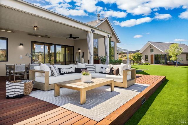 987 Mark West Springs Rd, Santa Rosa, CA 95404