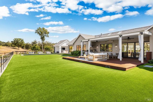 987 Mark West Springs Rd, Santa Rosa, CA 95404