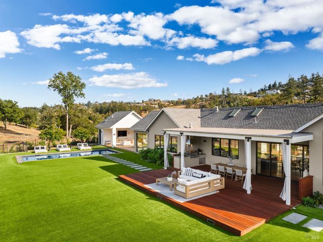 987 Mark West Springs Rd, Santa Rosa, CA 95404