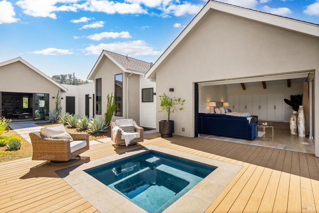 987 Mark West Springs Rd, Santa Rosa, CA 95404