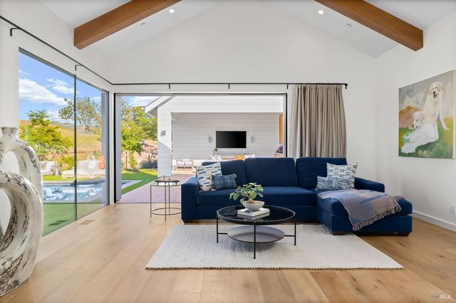 987 Mark West Springs Rd, Santa Rosa, CA 95404