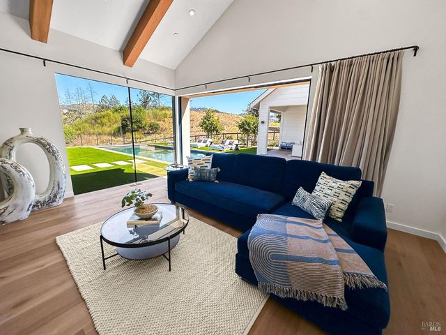 987 Mark West Springs Rd, Santa Rosa, CA 95404