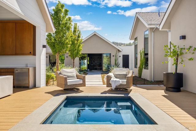 987 Mark West Springs Rd, Santa Rosa, CA 95404