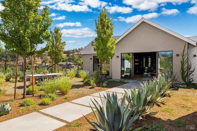 987 Mark West Springs Rd, Santa Rosa, CA 95404