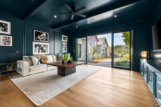 987 Mark West Springs Rd, Santa Rosa, CA 95404