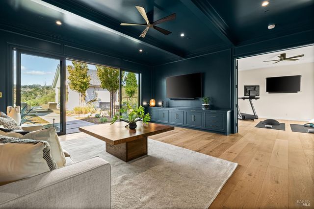 987 Mark West Springs Rd, Santa Rosa, CA 95404