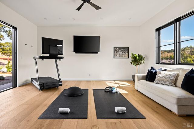 987 Mark West Springs Rd, Santa Rosa, CA 95404