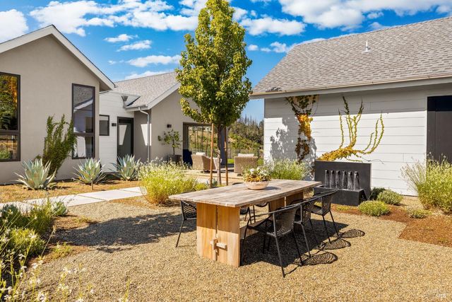 987 Mark West Springs Rd, Santa Rosa, CA 95404