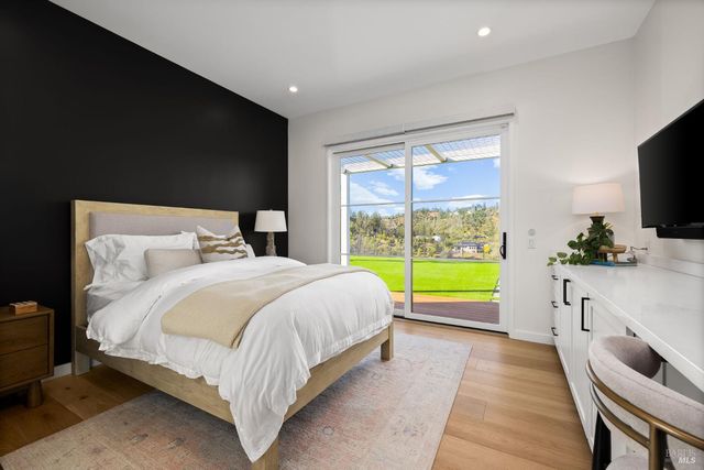 987 Mark West Springs Rd, Santa Rosa, CA 95404