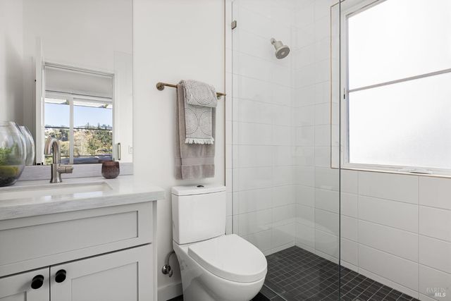 987 Mark West Springs Rd, Santa Rosa, CA 95404