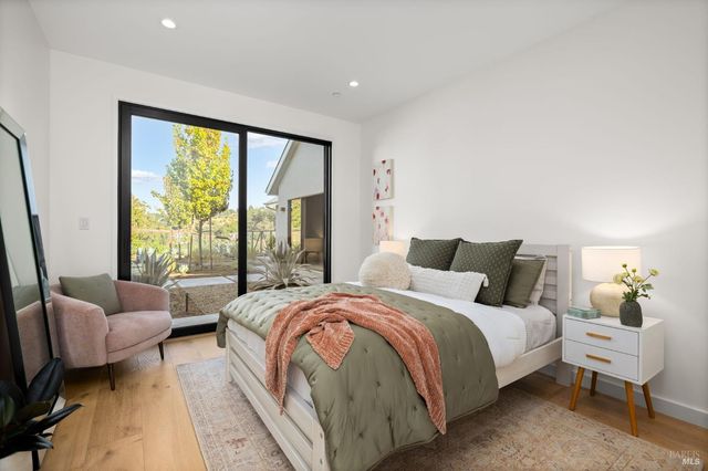 987 Mark West Springs Rd, Santa Rosa, CA 95404