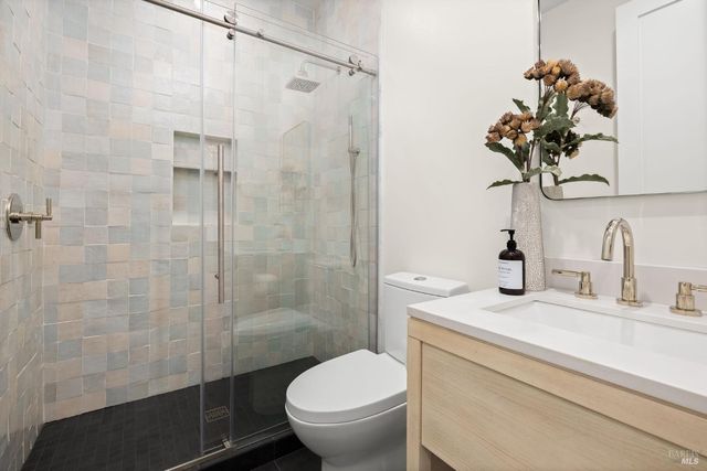 987 Mark West Springs Rd, Santa Rosa, CA 95404