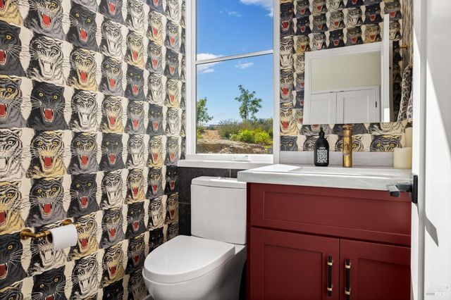 987 Mark West Springs Rd, Santa Rosa, CA 95404