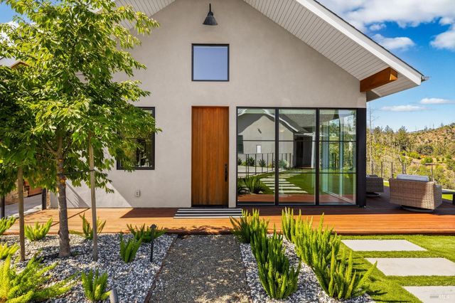 987 Mark West Springs Rd, Santa Rosa, CA 95404