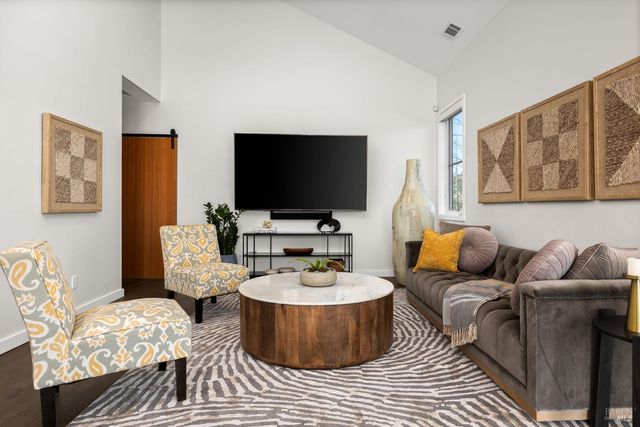 987 Mark West Springs Rd, Santa Rosa, CA 95404