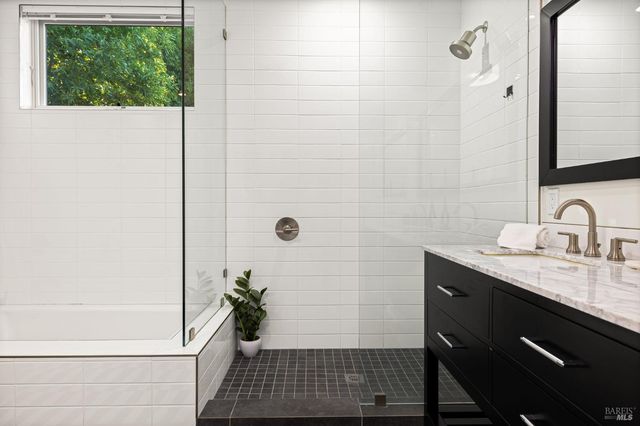 987 Mark West Springs Rd, Santa Rosa, CA 95404