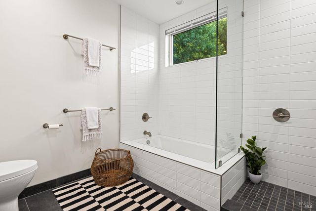 987 Mark West Springs Rd, Santa Rosa, CA 95404