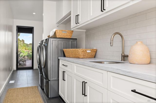 987 Mark West Springs Rd, Santa Rosa, CA 95404