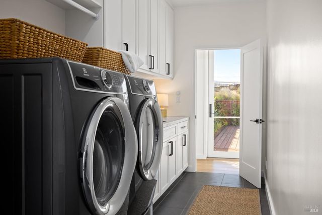 987 Mark West Springs Rd, Santa Rosa, CA 95404