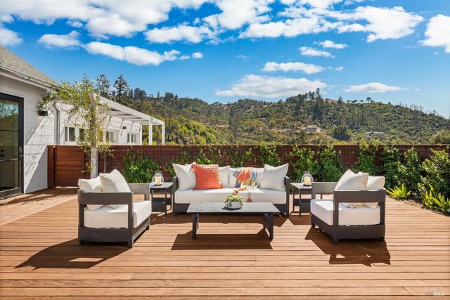 987 Mark West Springs Rd, Santa Rosa, CA 95404