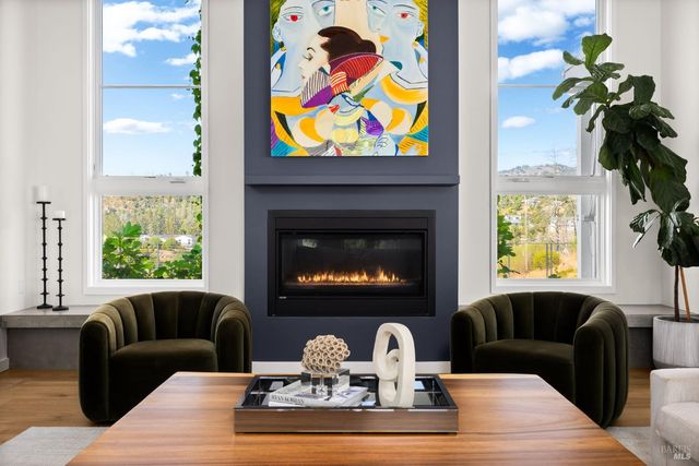 987 Mark West Springs Rd, Santa Rosa, CA 95404