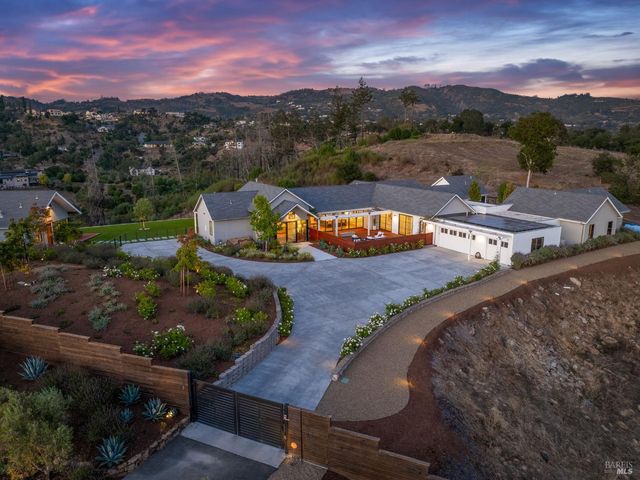 987 Mark West Springs Rd, Santa Rosa, CA 95404