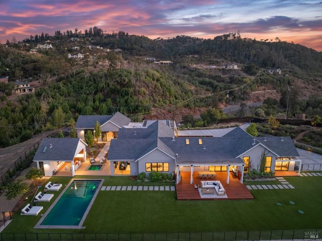 987 Mark West Springs Rd, Santa Rosa, CA 95404