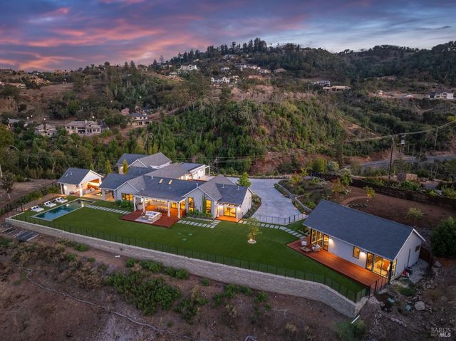 987 Mark West Springs Rd, Santa Rosa, CA 95404