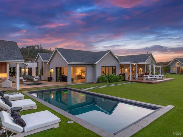 987 Mark West Springs Rd, Santa Rosa, CA 95404