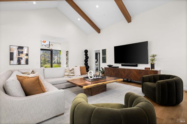 987 Mark West Springs Rd, Santa Rosa, CA 95404