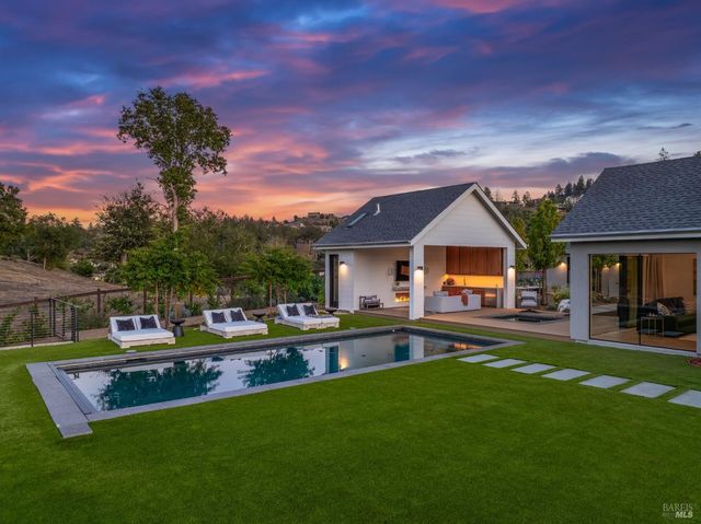 987 Mark West Springs Rd, Santa Rosa, CA 95404