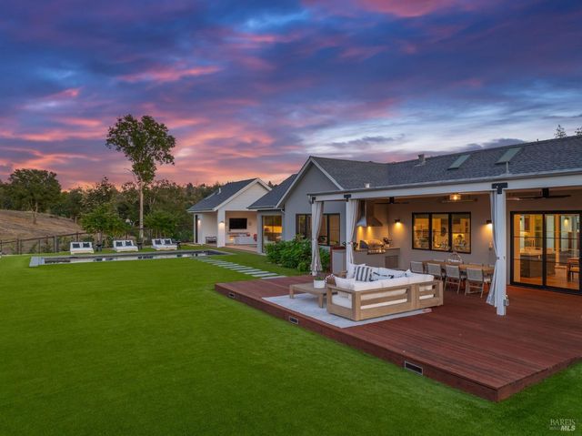 987 Mark West Springs Rd, Santa Rosa, CA 95404