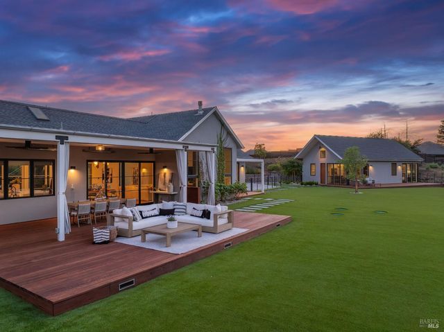 987 Mark West Springs Rd, Santa Rosa, CA 95404