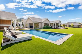 987 Mark West Springs Rd, Santa Rosa, CA 95404