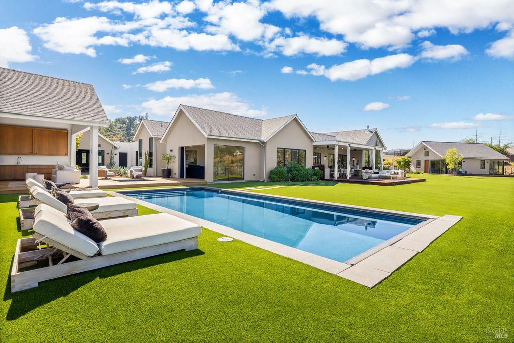 987 Mark West Springs Rd, Santa Rosa, CA 95404