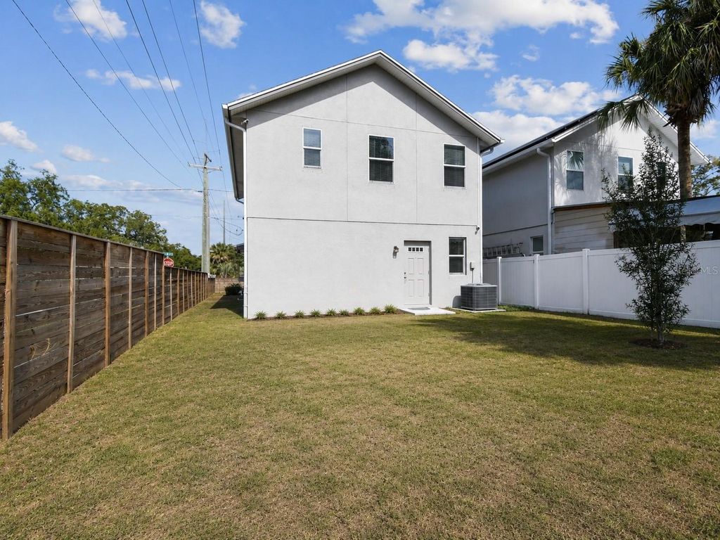 Image 32 of property listing at 2601 E LAKE AVENUE A, Tampa, FL 33610