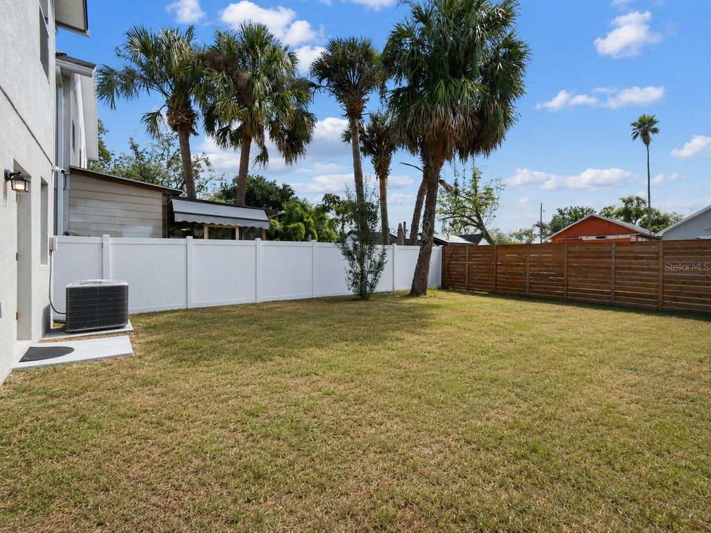 Image 33 of property listing at 2601 E LAKE AVENUE A, Tampa, FL 33610