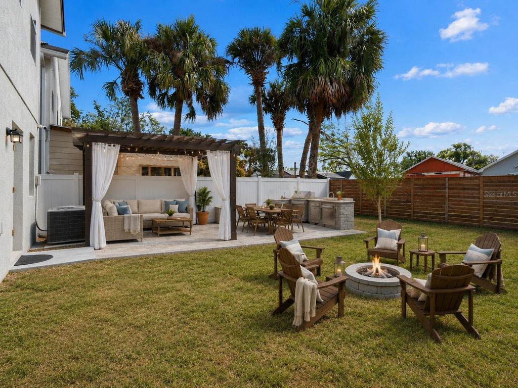 Image 36 of property listing at 2601 E LAKE AVENUE A, Tampa, FL 33610